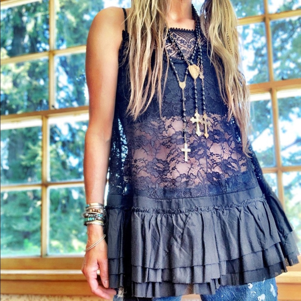 A-Line Ruffles & Lace Layering Tank~